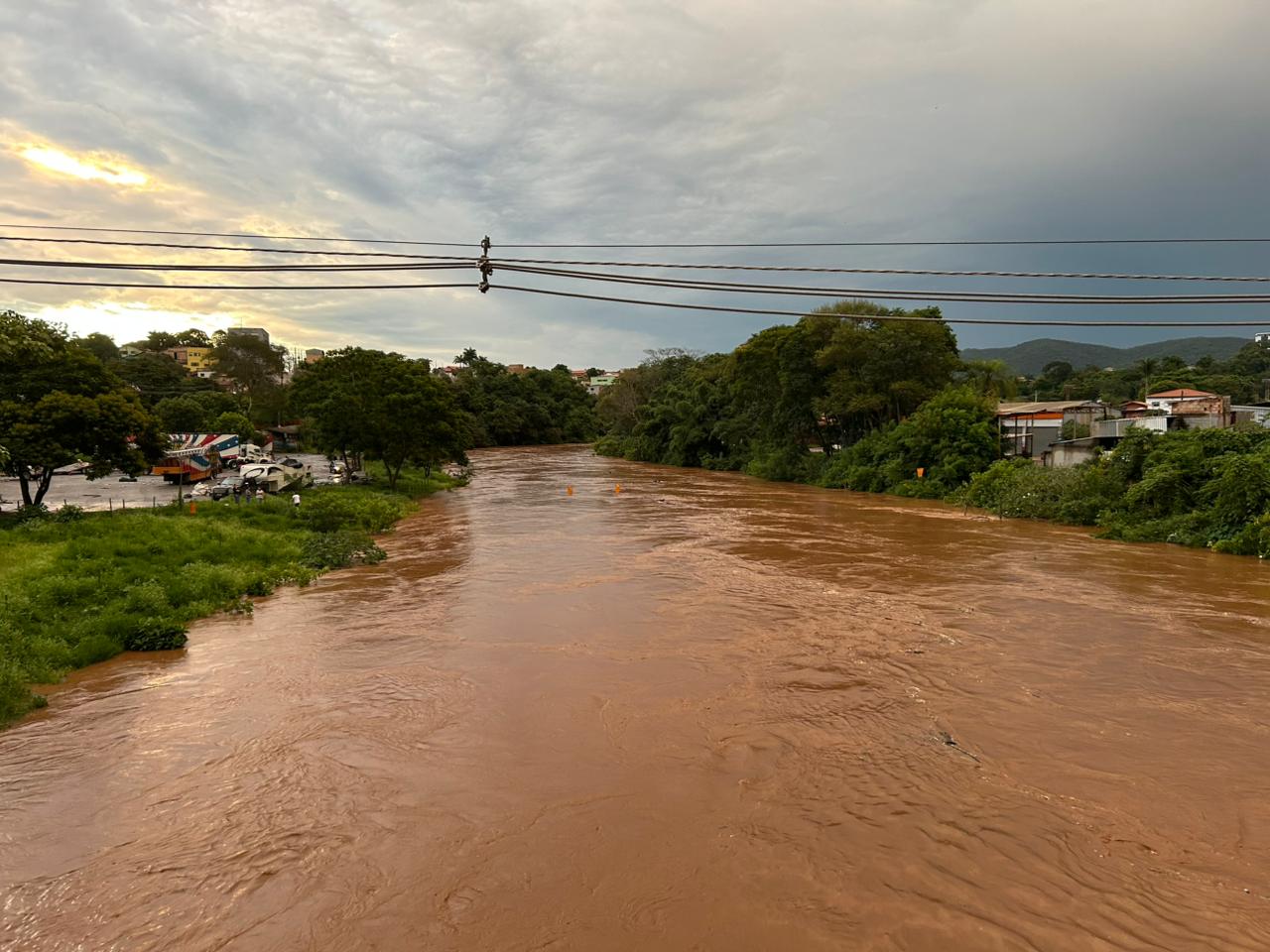 Rio Paraopeba Entra No N Vel De Emerg Ncia E J Atinge Quase Metros